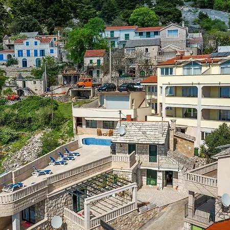 1 Bedroom Awesome In * Bast