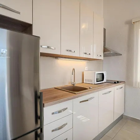 1 Bedroom Awesome In Апартаменти *