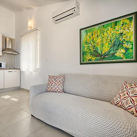 1 Bedroom Awesome In * Bast